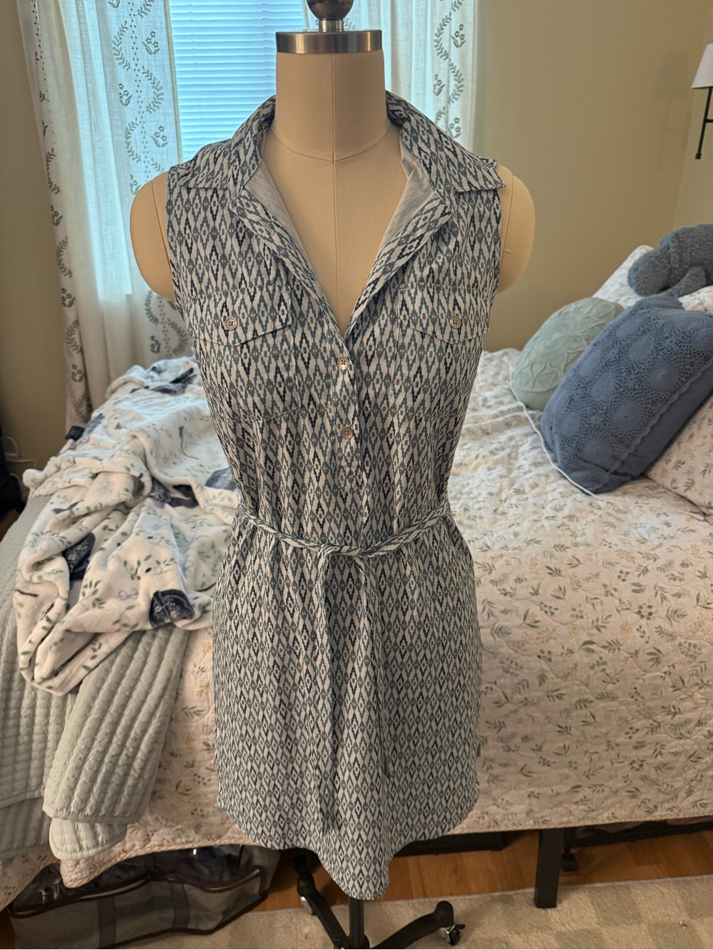 Eddie Bauer Sleeveless Button-Front Shirt Dress in Navy & White Diamond Print